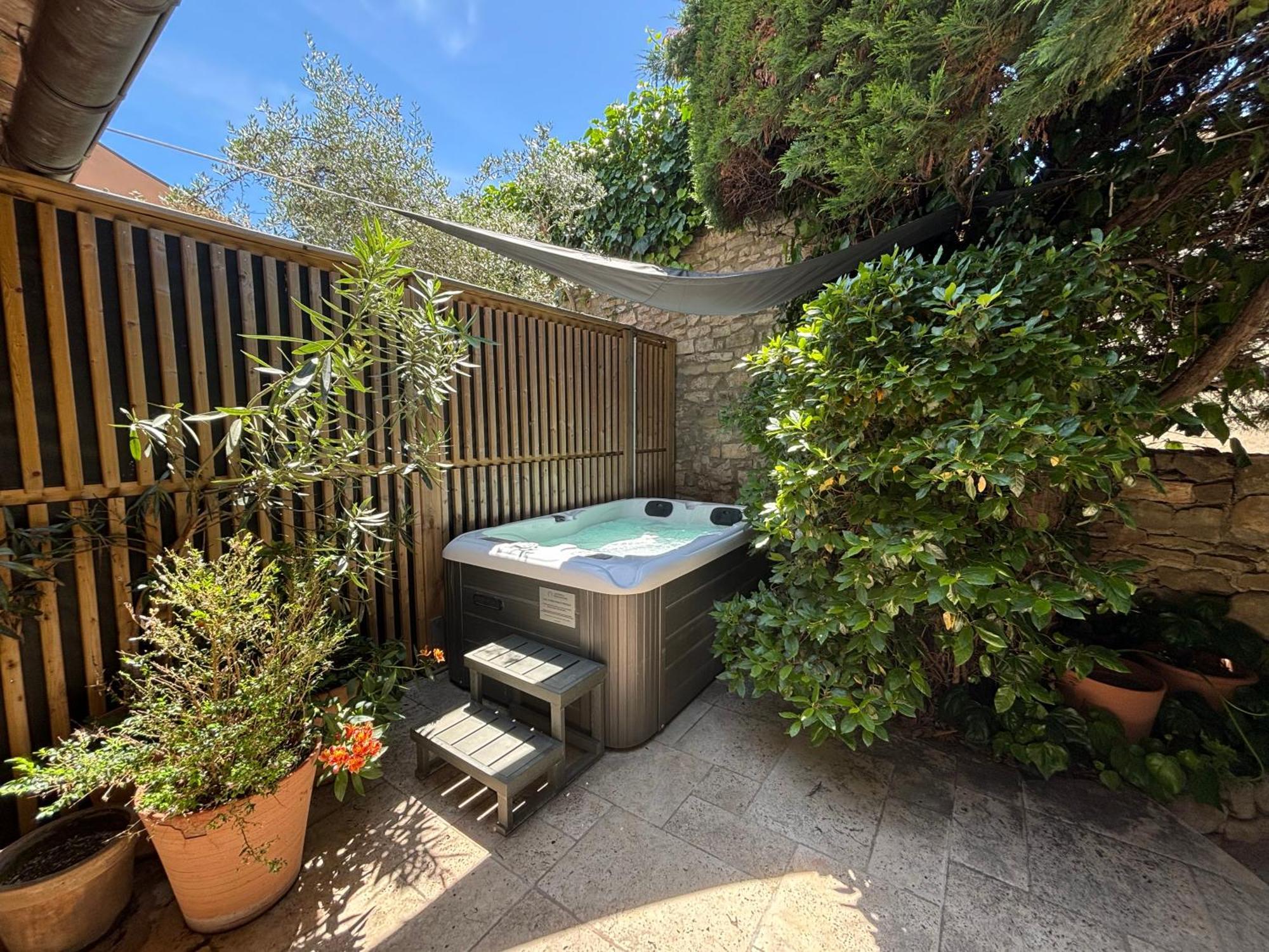 La Maison Des Vendangeurs: Jacuzzi Spa & Seasonal Pool Retreat Martignargues Exterior photo